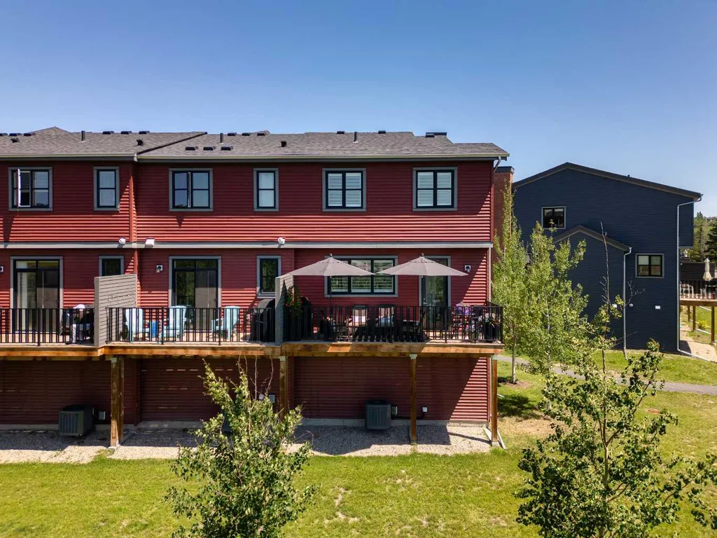 64 Spring Willow Close SW Calgary AB T3E 6E8