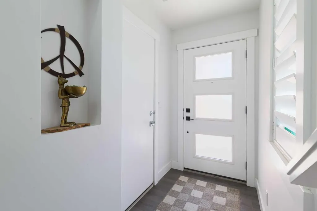 64 Spring Willow Close SW Calgary AB T3E 6E8