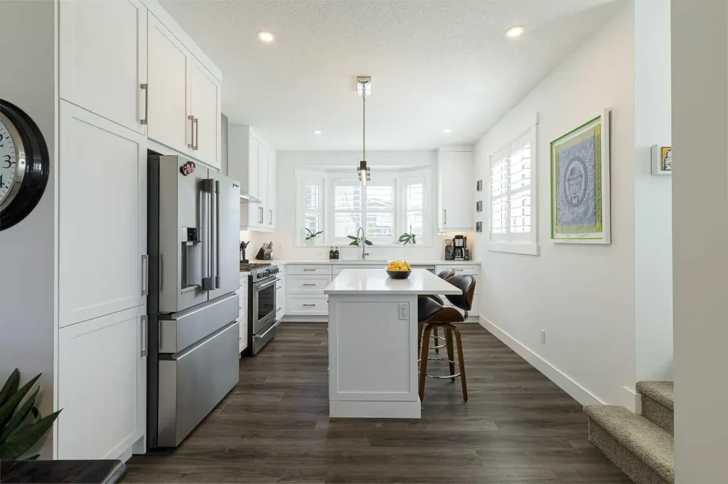 64 Spring Willow Close SW Calgary AB T3E 6E8