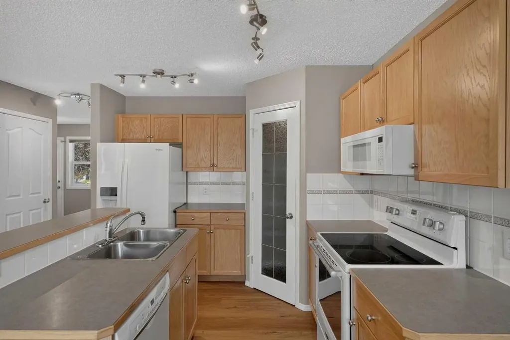 59 Silver Springs Way NW Airdrie AB T4B2R6
