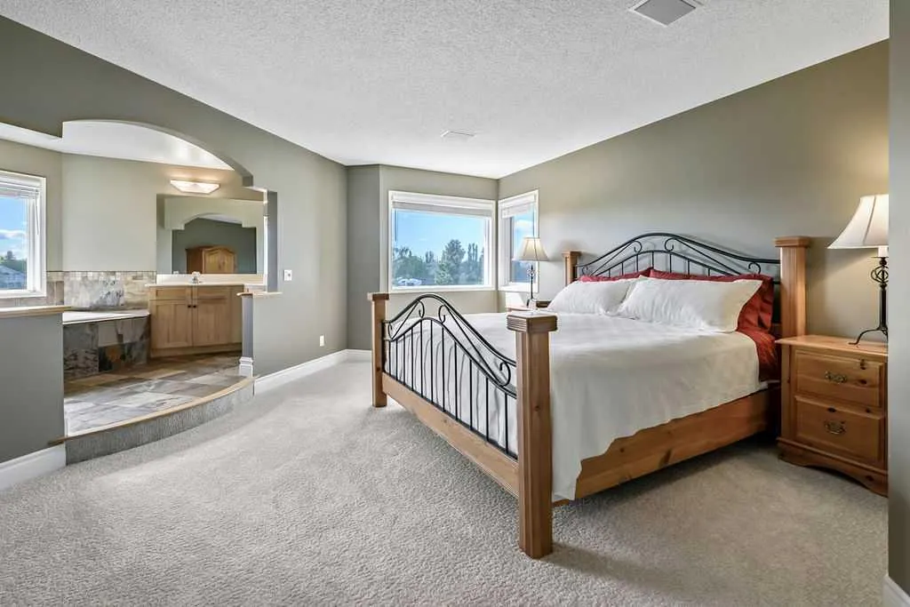 28 Citadel Green NW Calgary AB T3G 4G5