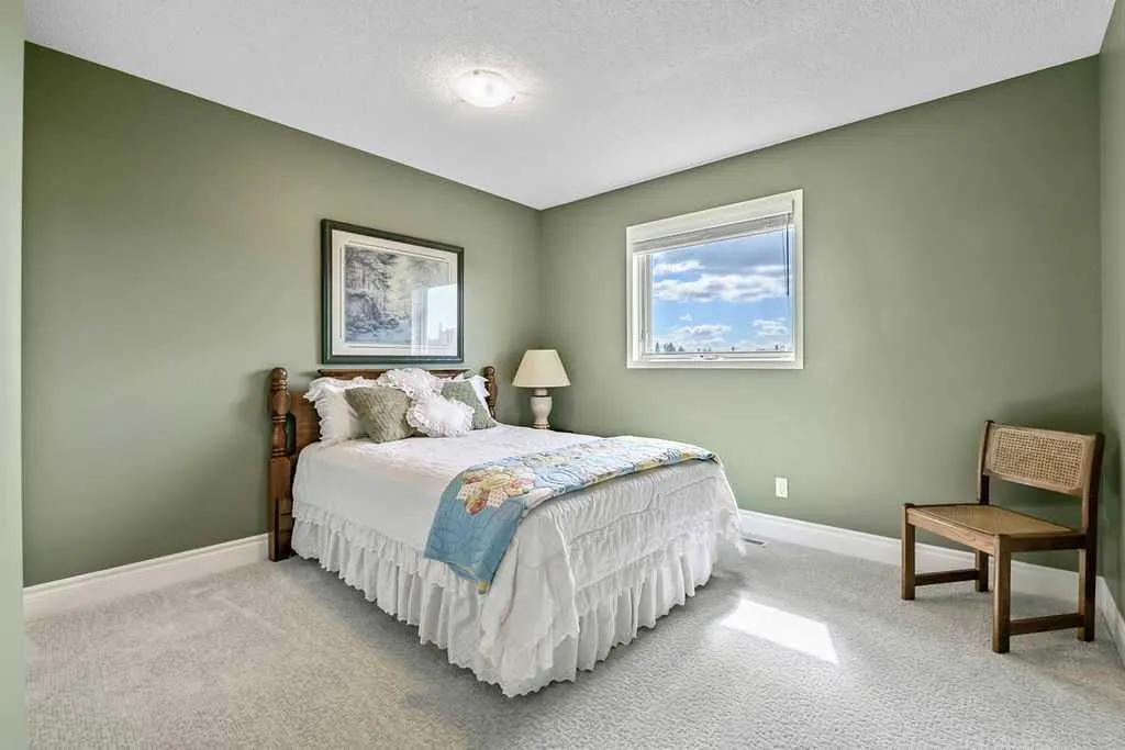 28 Citadel Green NW Calgary AB T3G 4G5