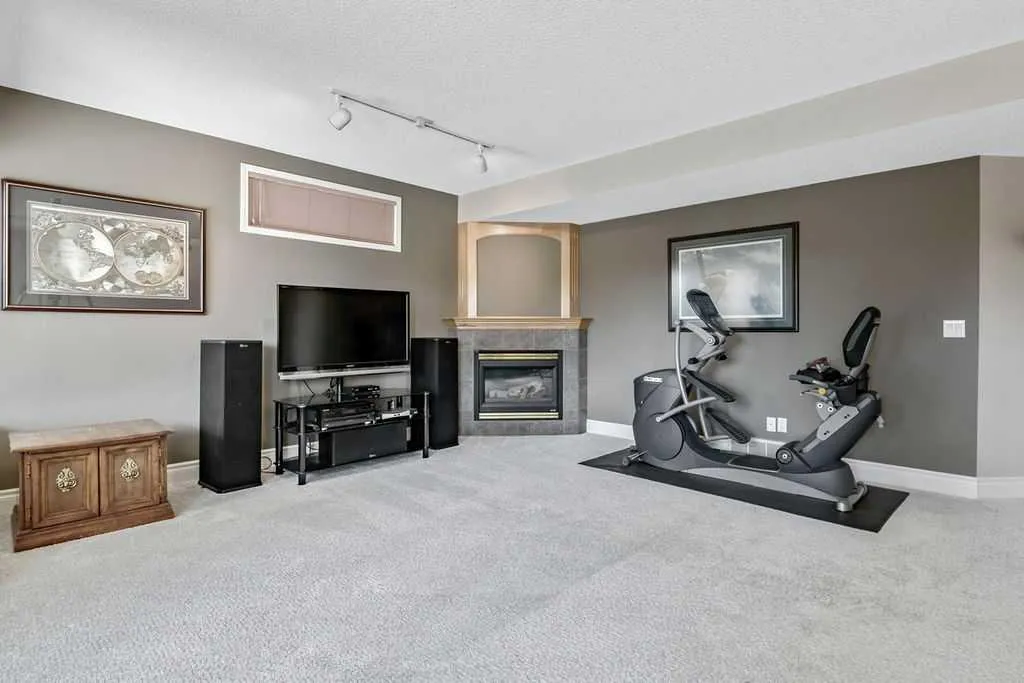 28 Citadel Green NW Calgary AB T3G 4G5