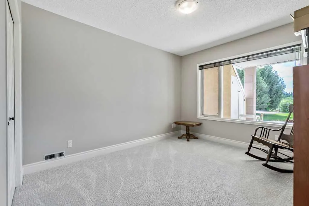 28 Citadel Green NW Calgary AB T3G 4G5