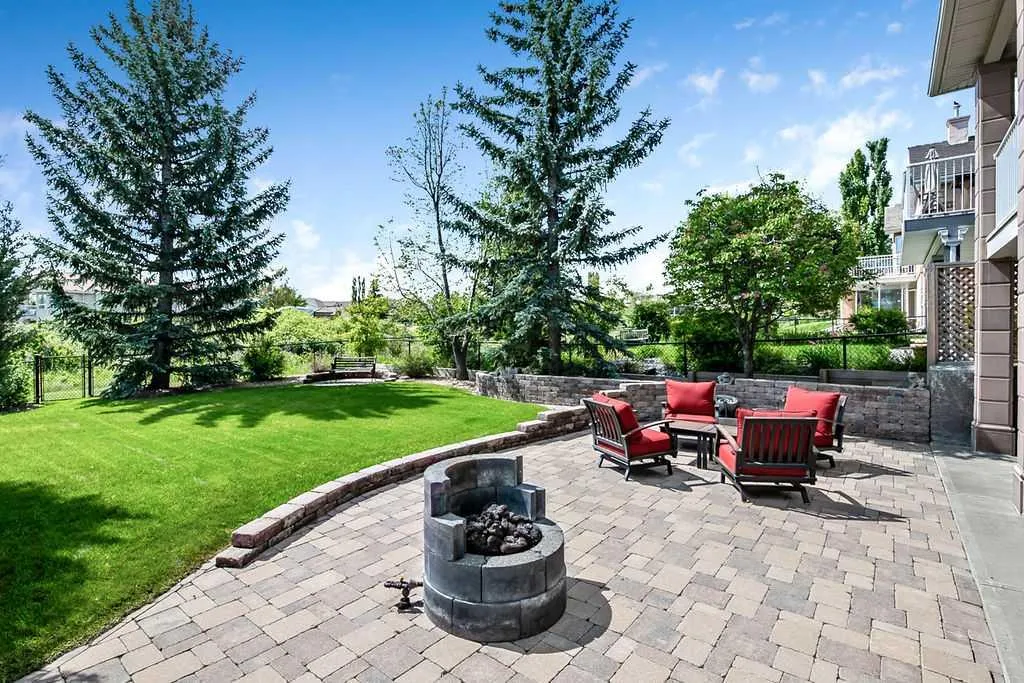28 Citadel Green NW Calgary AB T3G 4G5