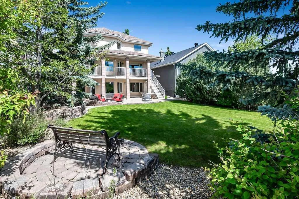 28 Citadel Green NW Calgary AB T3G 4G5