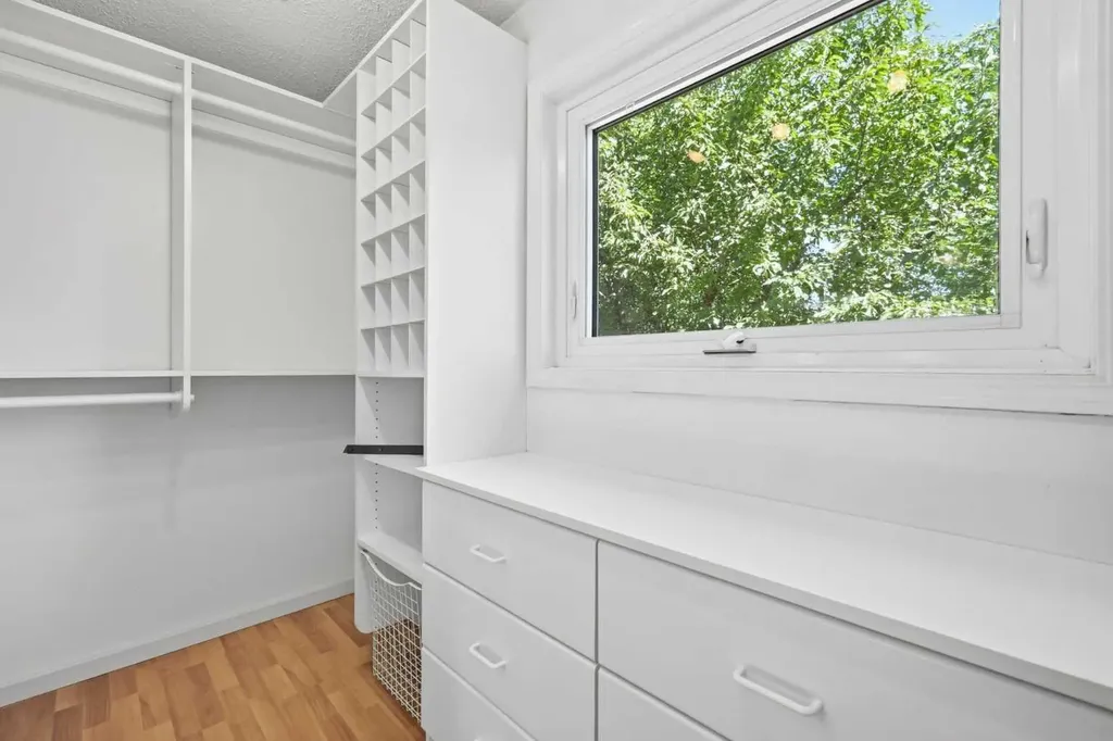 806 Radford Road NE Calgary AB T2E 5G2