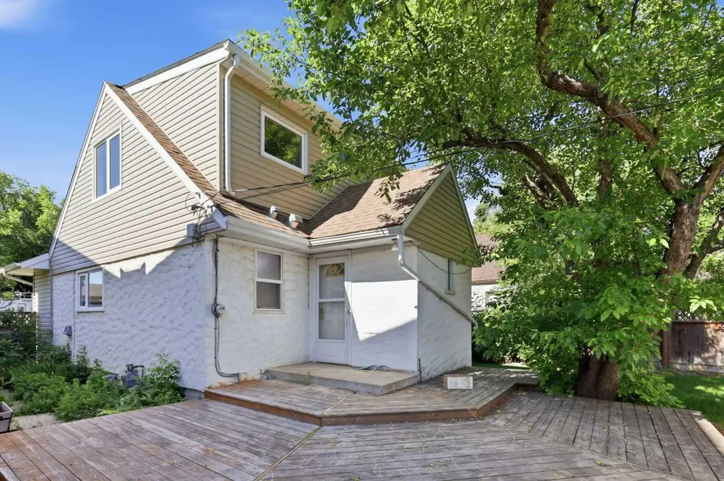 806 Radford Road NE Calgary AB T2E 5G2