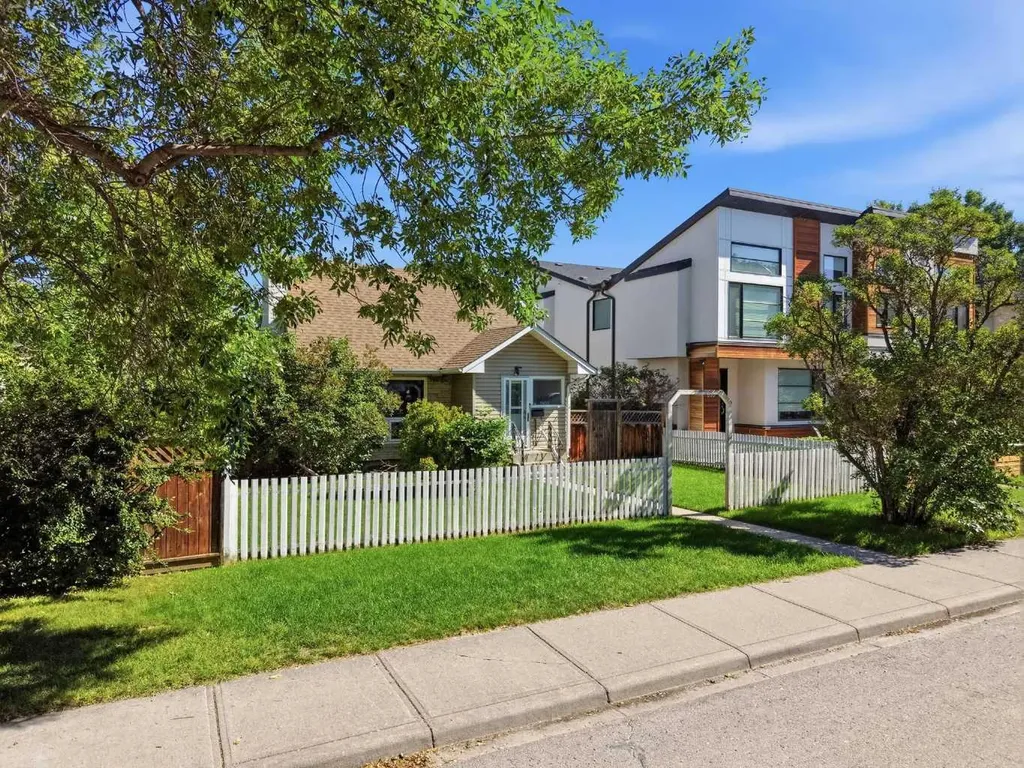 806 Radford Road NE Calgary AB T2E 5G2