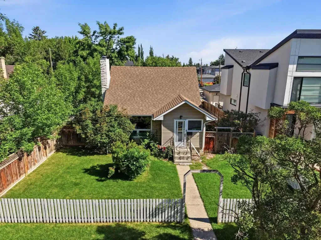 806 Radford Road NE Calgary AB T2E 5G2