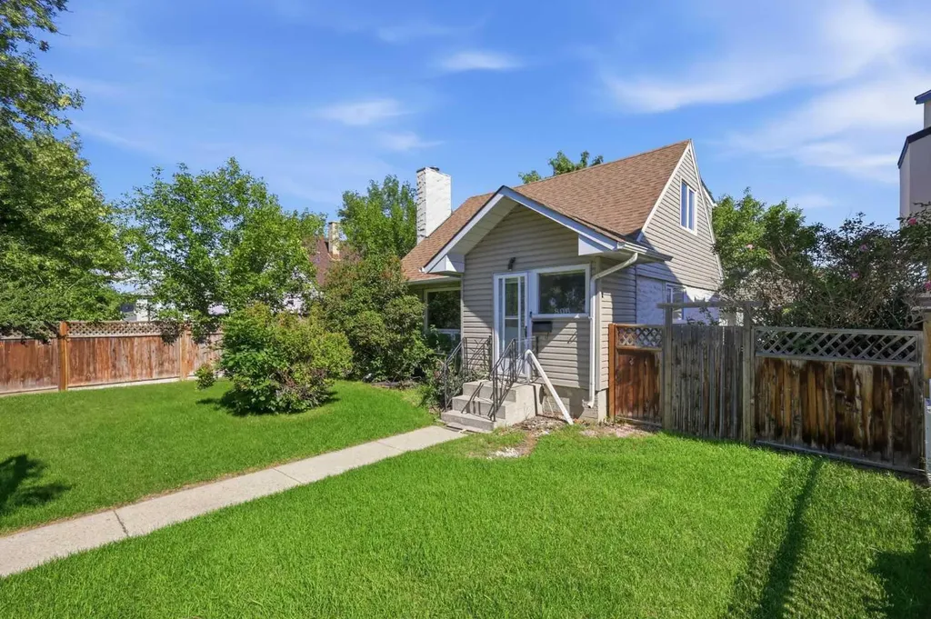 806 Radford Road NE Calgary AB T2E 5G2