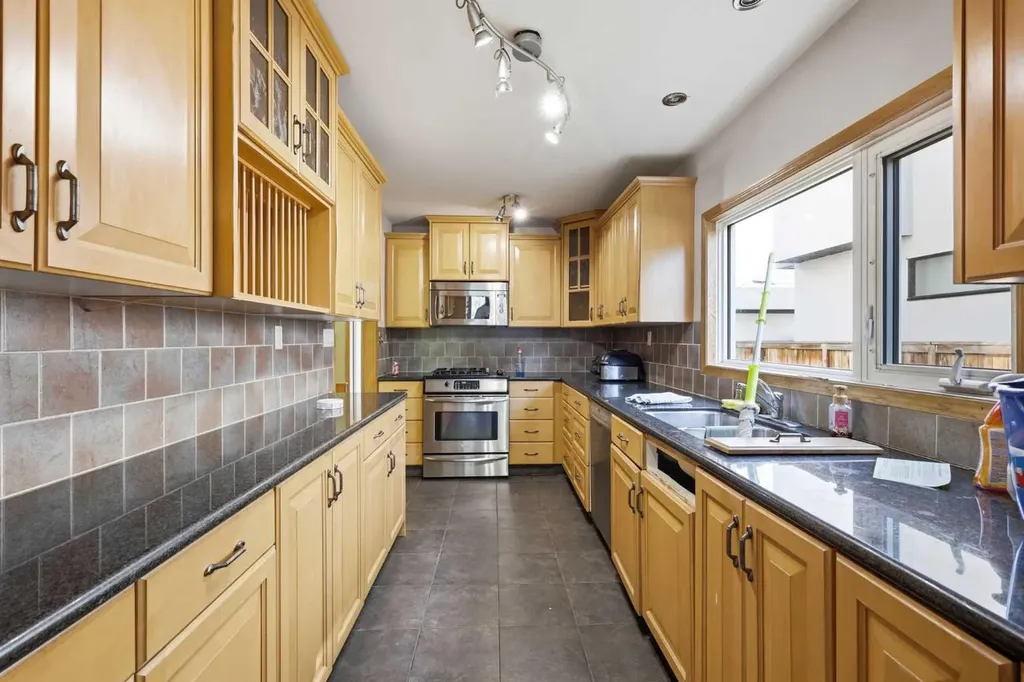 806 Radford Road NE Calgary AB T2E 5G2