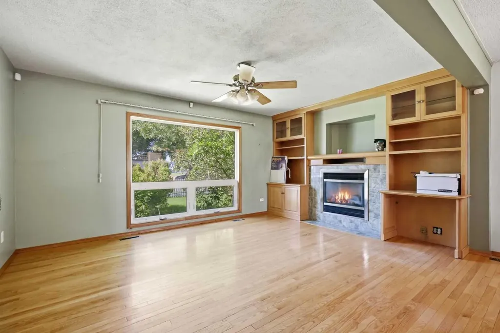 806 Radford Road NE Calgary AB T2E 5G2
