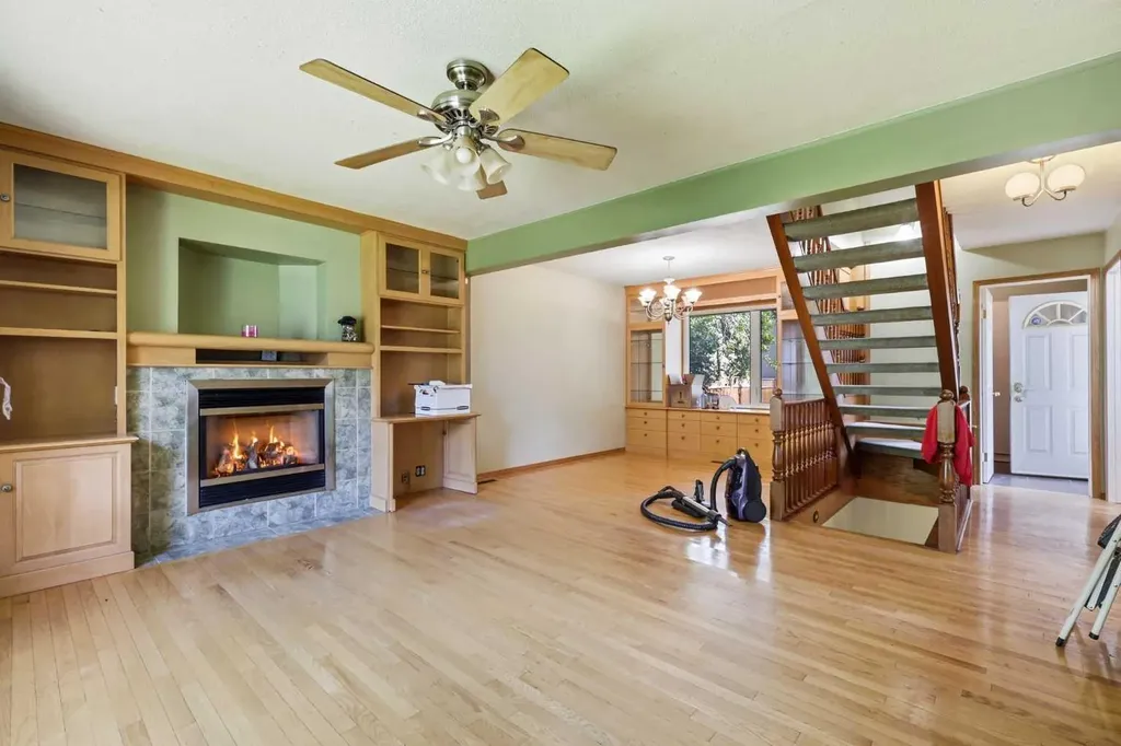 806 Radford Road NE Calgary AB T2E 5G2