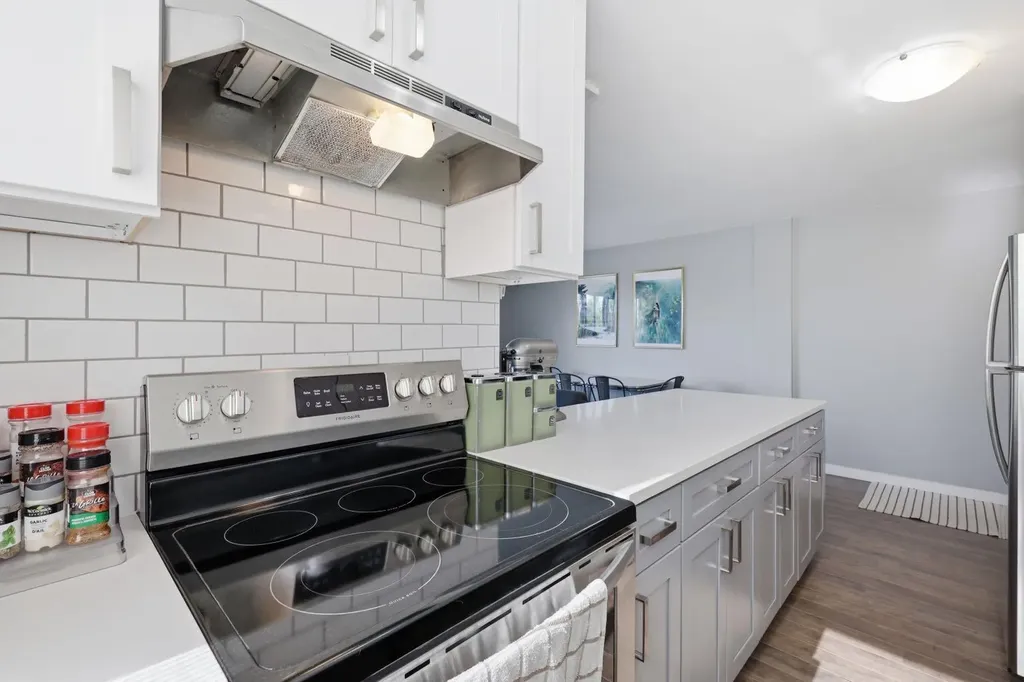 110 24 Avenue SW Calgary AB T2S0J9