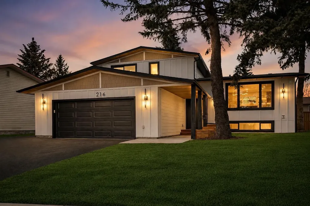 216 Oakridge Place SW Calgary AB T2V 1V2