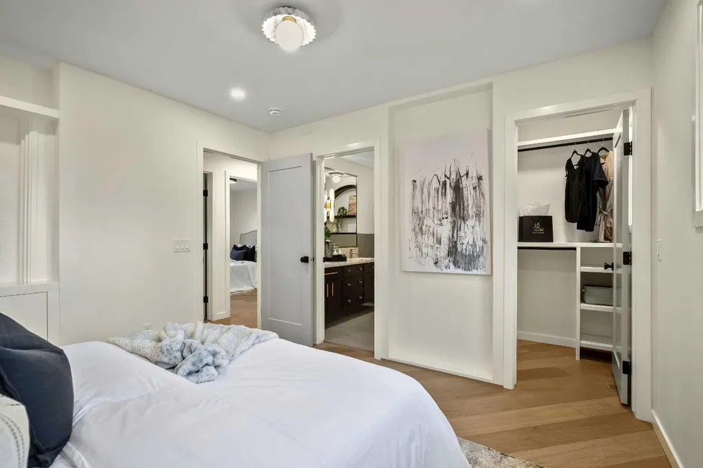 216 Oakridge Place SW Calgary AB T2V 1V2