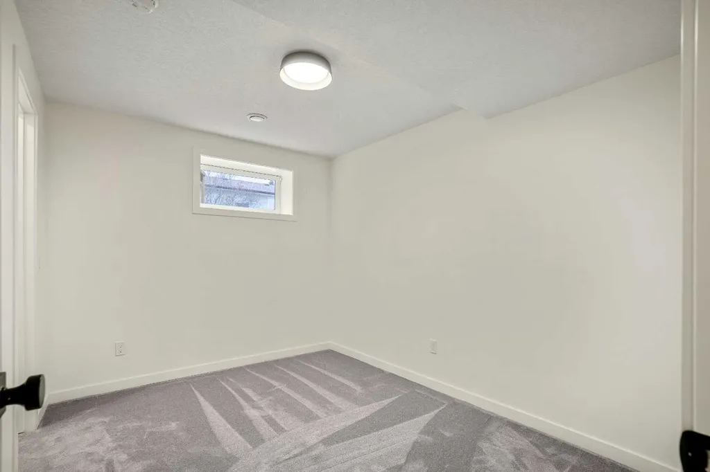 216 Oakridge Place SW Calgary AB T2V 1V2