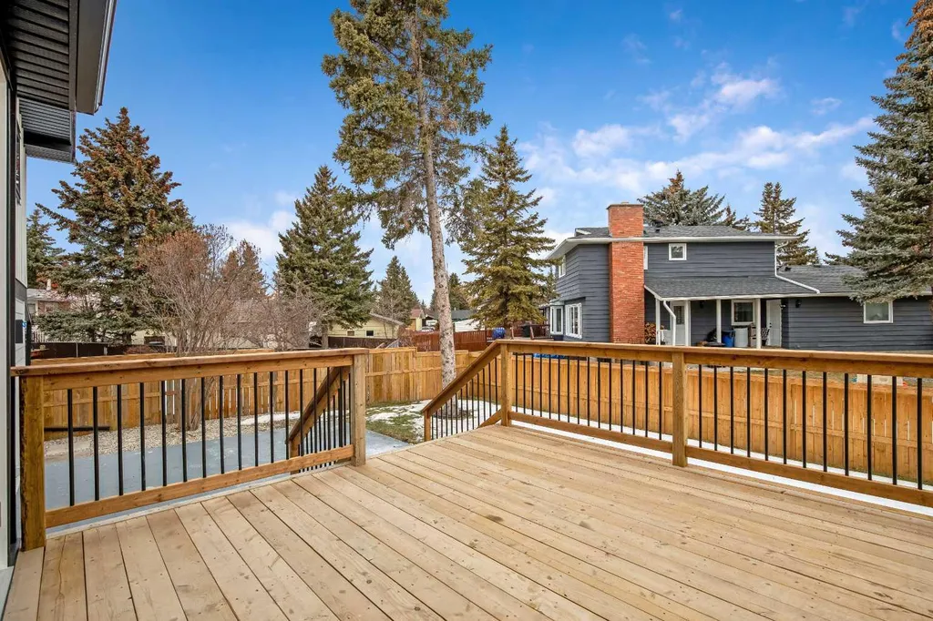 216 Oakridge Place SW Calgary AB T2V 1V2