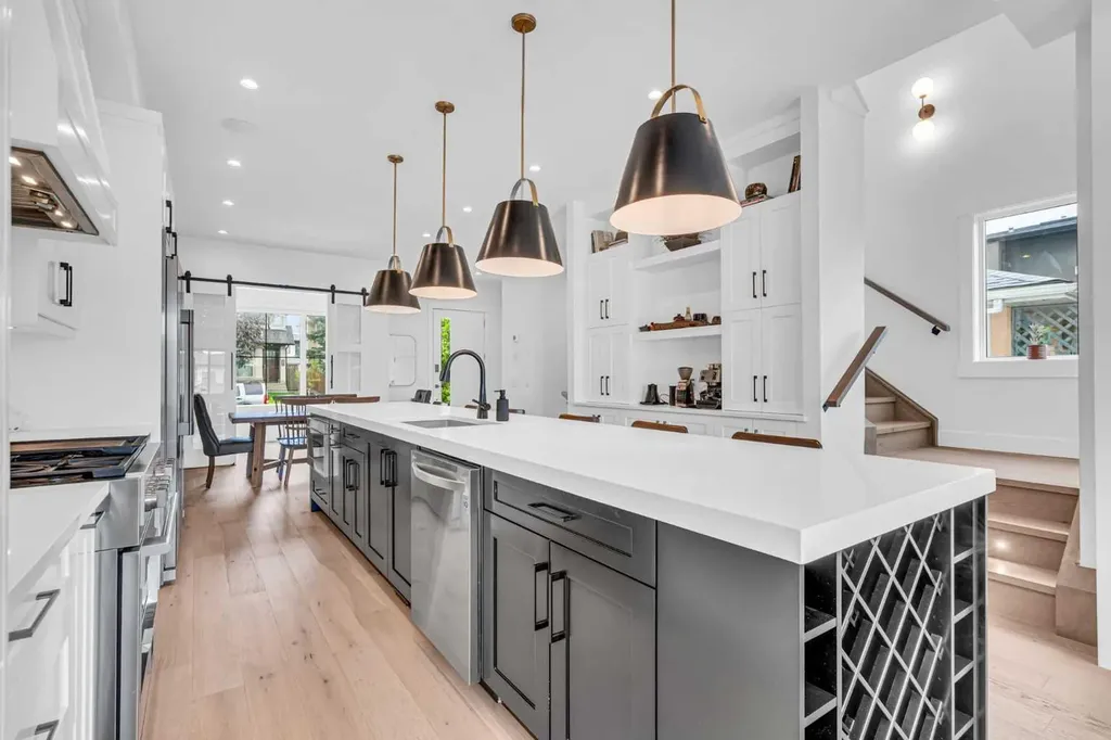 2032 37 Avenue SW Calgary AB T2T 2H5