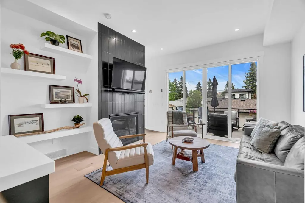 2032 37 Avenue SW Calgary AB T2T 2H5