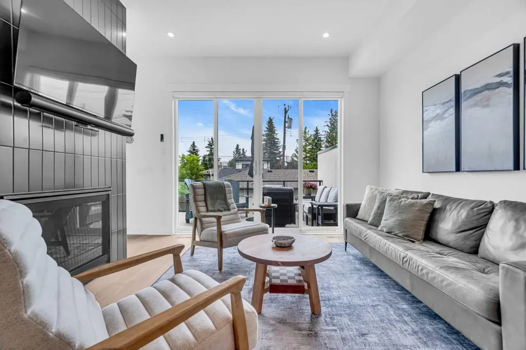 2032 37 Avenue SW Calgary AB T2T 2H5