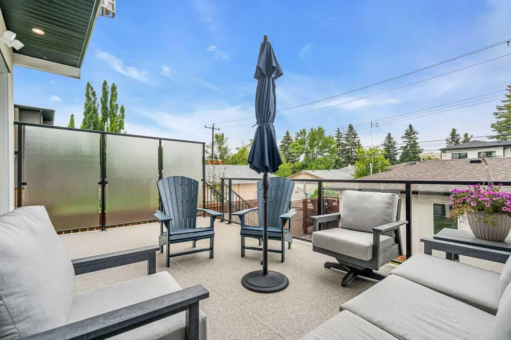 2032 37 Avenue SW Calgary AB T2T 2H5