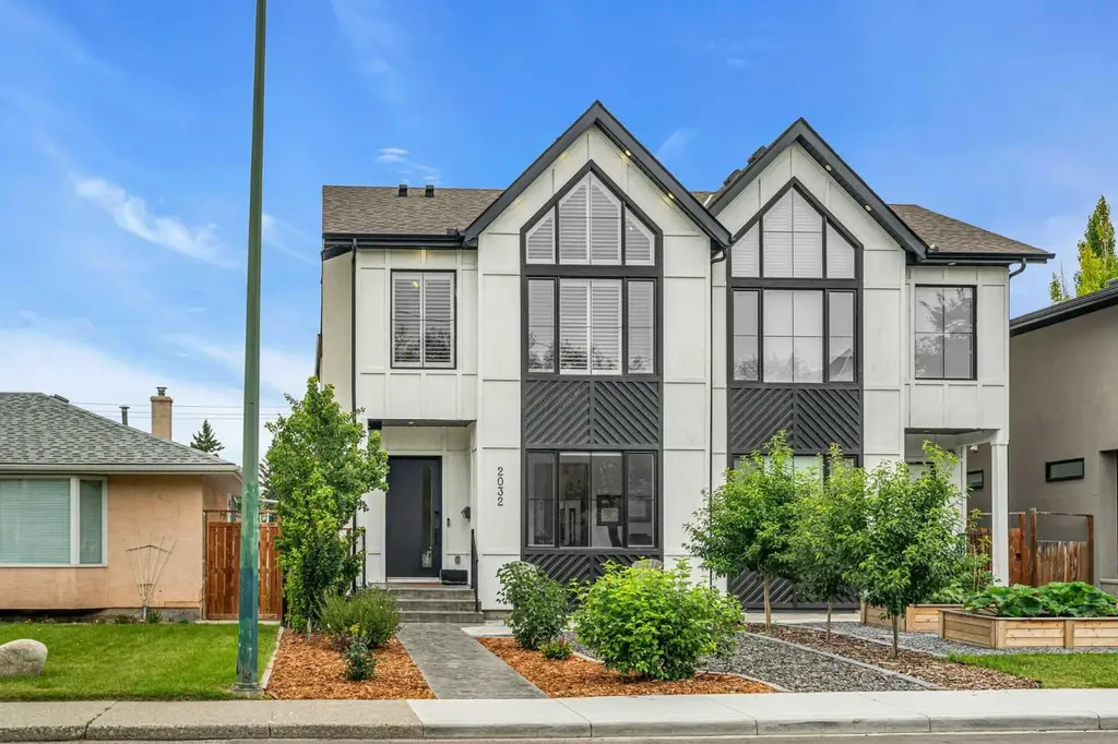 2032 37 Avenue SW Calgary AB T2T 2H5