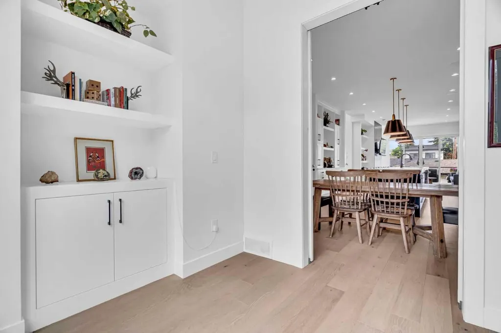 2032 37 Avenue SW Calgary AB T2T 2H5