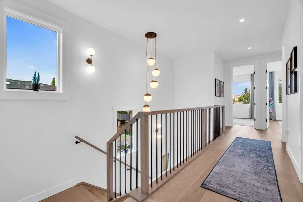 2032 37 Avenue SW Calgary AB T2T 2H5