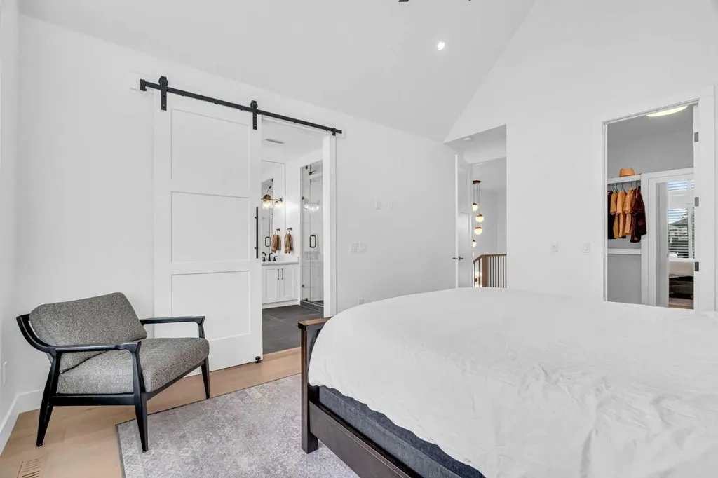 2032 37 Avenue SW Calgary AB T2T 2H5