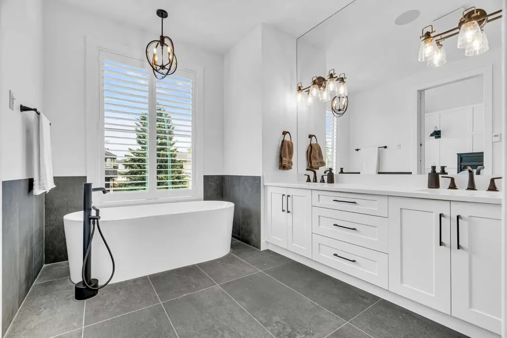 2032 37 Avenue SW Calgary AB T2T 2H5