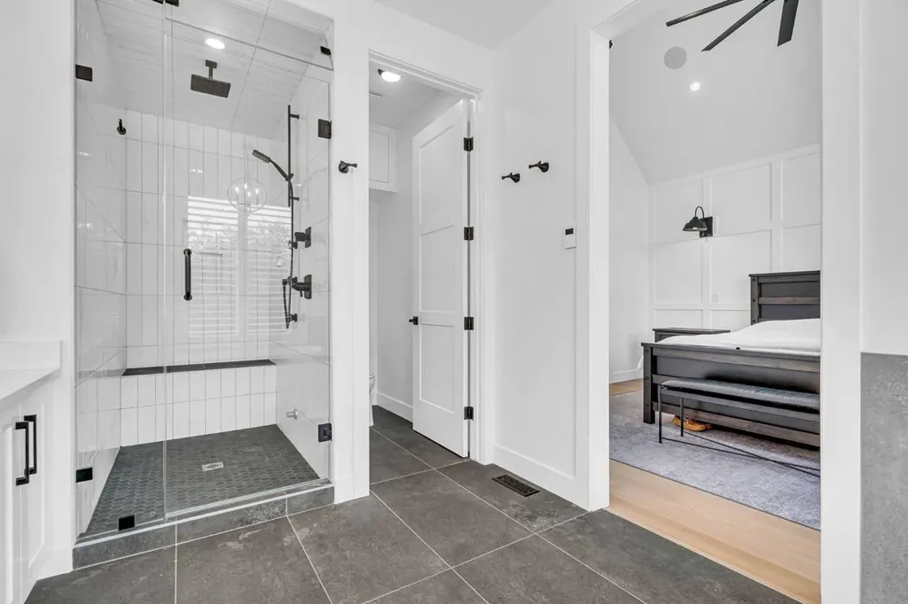 2032 37 Avenue SW Calgary AB T2T 2H5