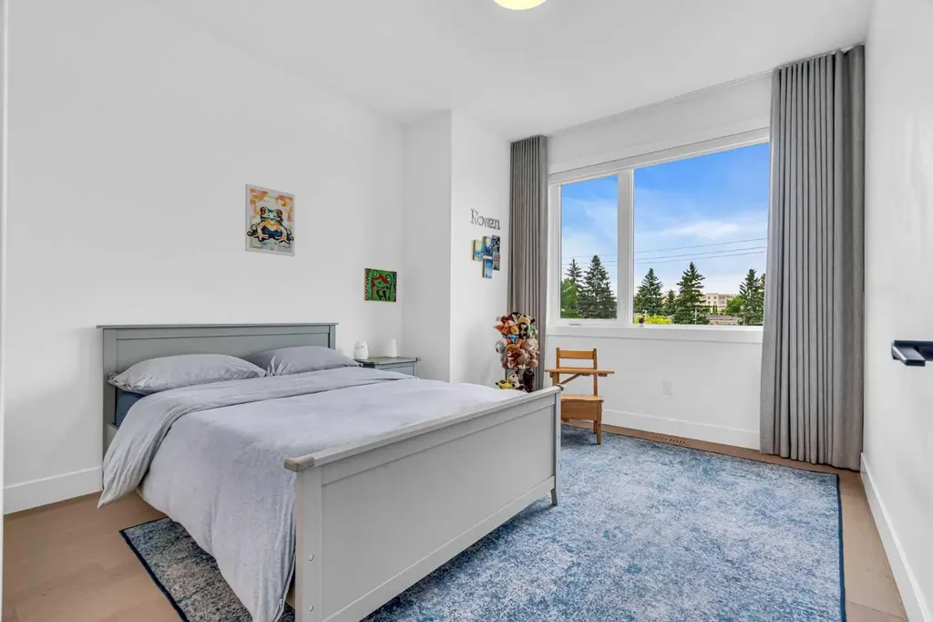 2032 37 Avenue SW Calgary AB T2T 2H5