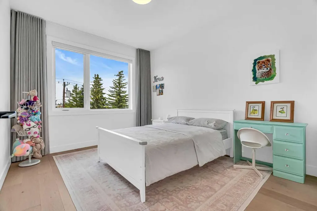 2032 37 Avenue SW Calgary AB T2T 2H5