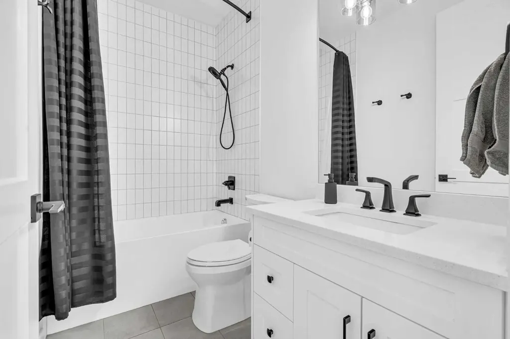 2032 37 Avenue SW Calgary AB T2T 2H5