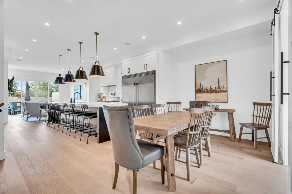 2032 37 Avenue SW Calgary AB T2T 2H5