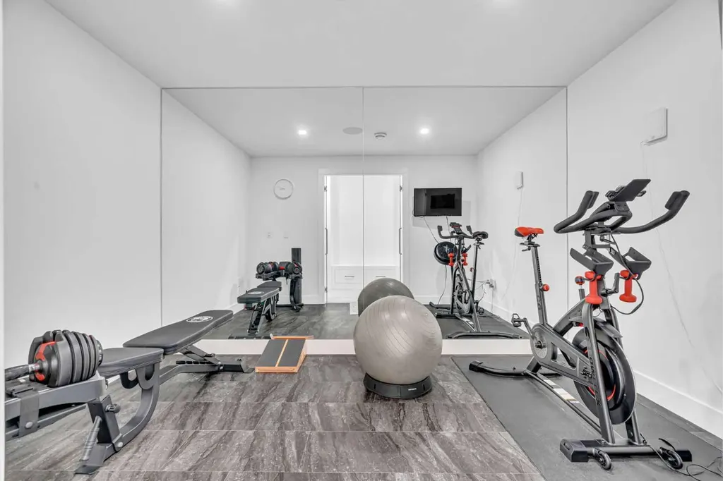 2032 37 Avenue SW Calgary AB T2T 2H5