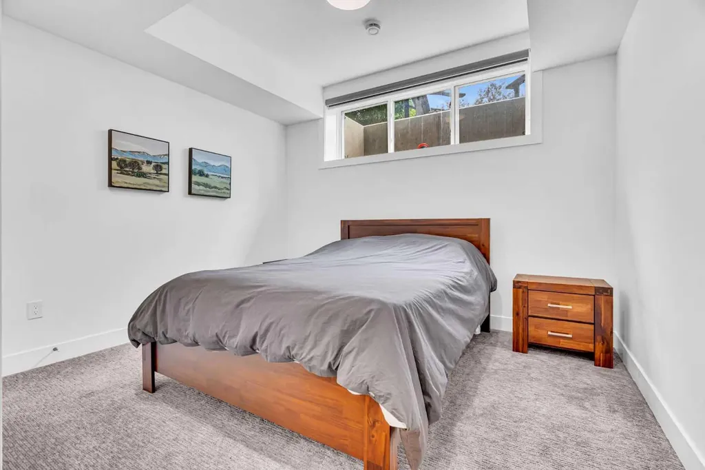 2032 37 Avenue SW Calgary AB T2T 2H5