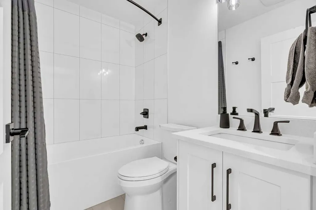 2032 37 Avenue SW Calgary AB T2T 2H5