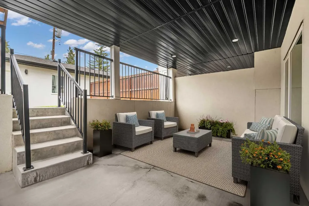 2032 37 Avenue SW Calgary AB T2T 2H5