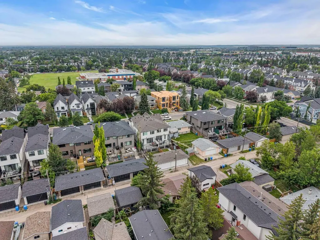 2032 37 Avenue SW Calgary AB T2T 2H5