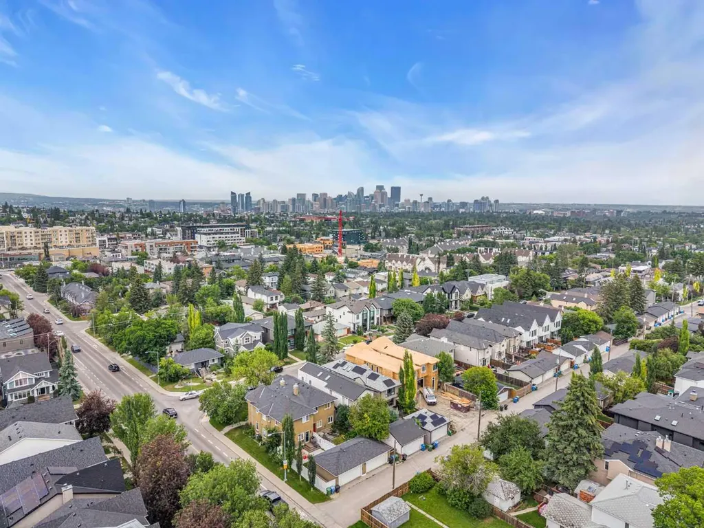 2032 37 Avenue SW Calgary AB T2T 2H5