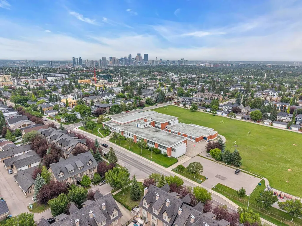 2032 37 Avenue SW Calgary AB T2T 2H5