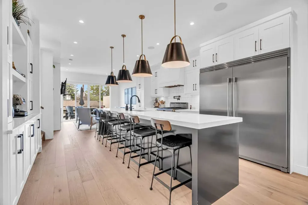 2032 37 Avenue SW Calgary AB T2T 2H5