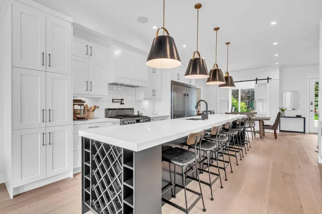 2032 37 Avenue SW Calgary AB T2T 2H5