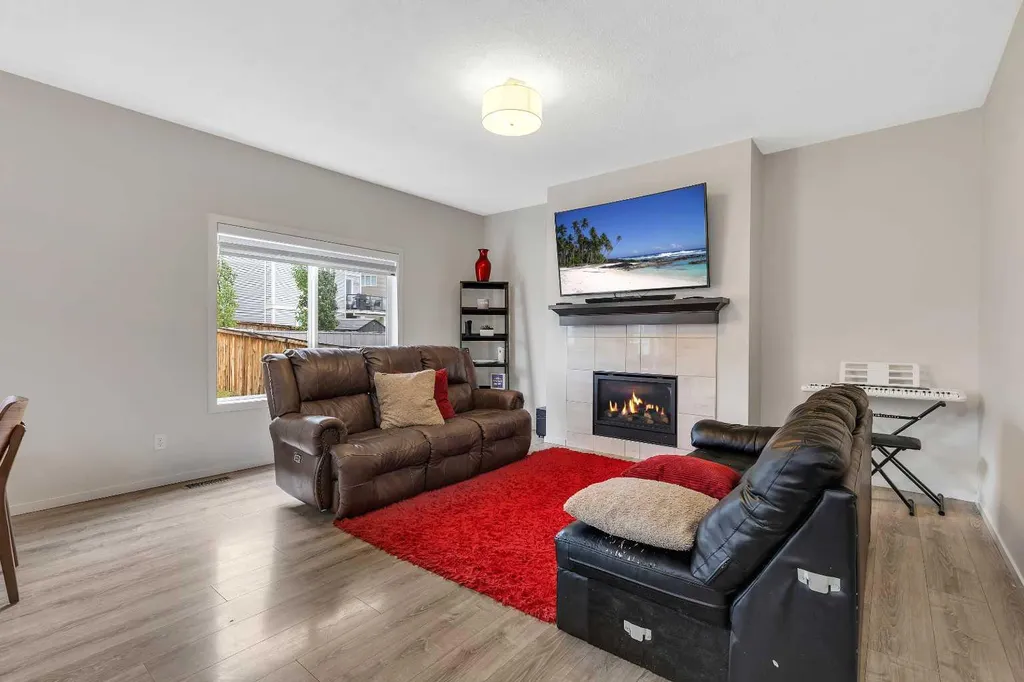 262 Hillcrest Heights SW Airdrie AB T4B3Z2