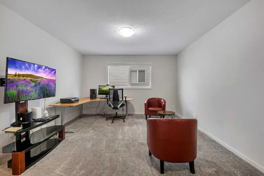 262 Hillcrest Heights SW Airdrie AB T4B3Z2