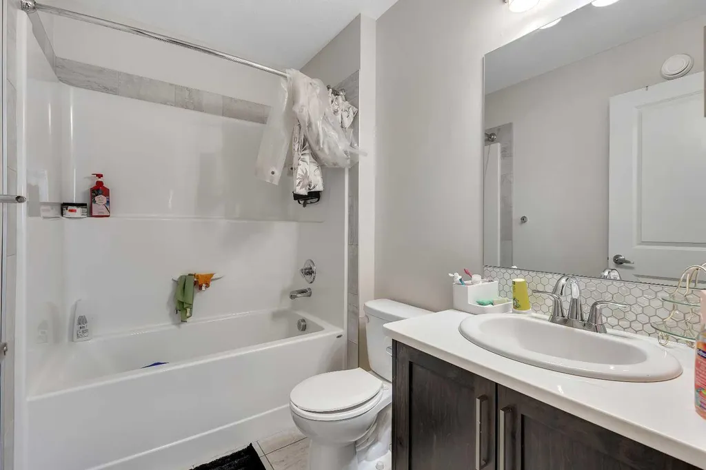 262 Hillcrest Heights SW Airdrie AB T4B3Z2