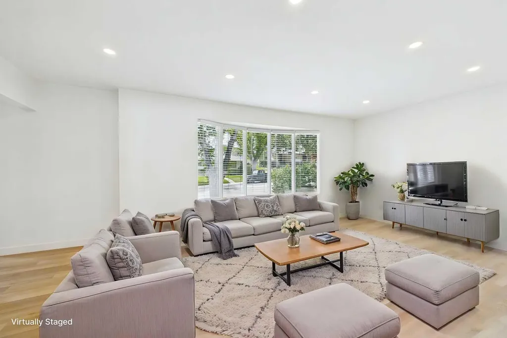 416 Thornhill Place NW Calgary AB T2K 2S5